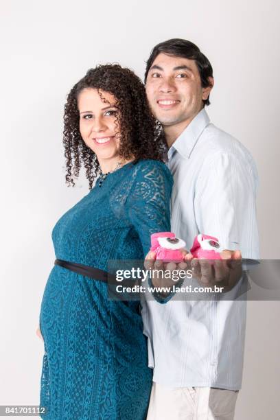 pregnant couple - gravida stock pictures, royalty-free photos & images