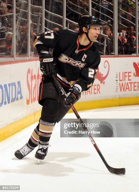 Scott Niedermayer of the Anaheim Ducks starts a rush against the Phoenix Coyotes during the game at the Honda Center on January 4, 2009 in Anaheim,...