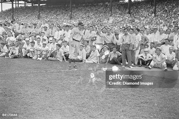Pitcher Johnny Niggeling of the Cincinnati Reds warms up prior to the second game of a ladies Day doubleheader on September 4, 1939 at Sportsman's...