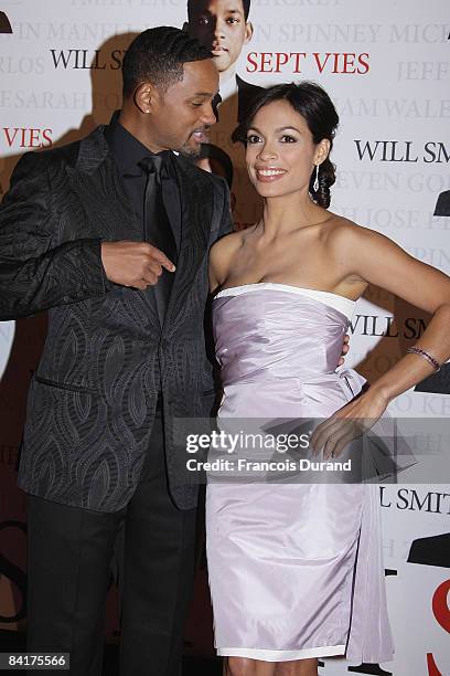 Actors Will Smith and Rosario Dawson attend the Paris Photocall of Seven Pounds at the Gaumont Champs-Elysees on January 5, 2009 in Paris, France.