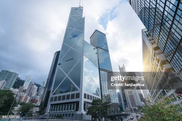 directly below of modern financial skyscrapers in central hong kong - siège social photos et images de collection