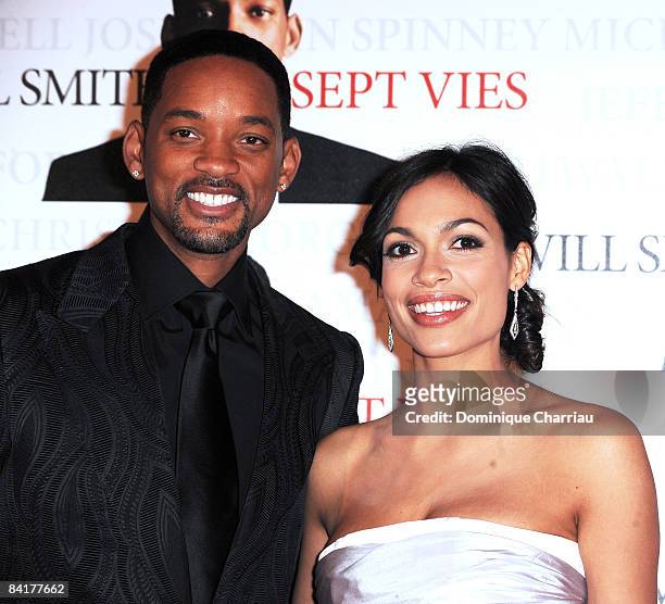 Actors Will Smith and Rosario Dawson pose at the Paris Photocall of Seven Pounds at the Gaumont Champs-Elysees on January 5, 2009 in Paris, France.