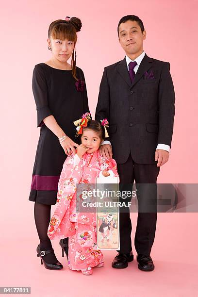 a family. - shichi go san stock pictures, royalty-free photos & images