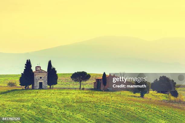 landscape at sunrise in tuscany (with the cappella di vitaleta) - capella di vitaleta stock pictures, royalty-free photos & images