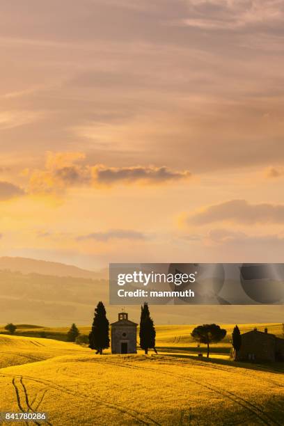 landscape at sunrise in tuscany (with the cappella di vitaleta) - capella di vitaleta stock pictures, royalty-free photos & images