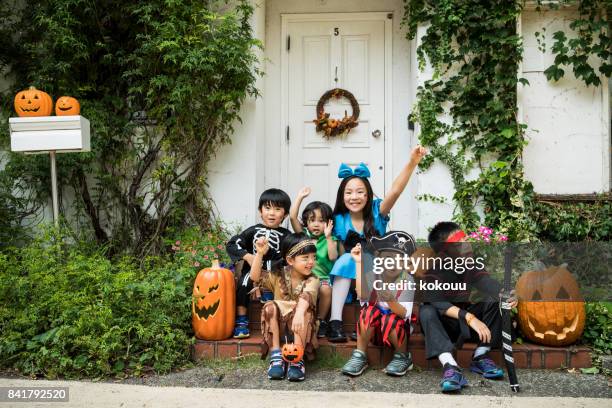 halloween day, children to take pictures in front of the house. - princess pirates stock pictures, royalty-free photos & images