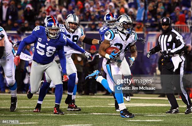 Running back DeAngelo Williams of the Carolina Panthers has a breakaway run to score a touchdown against the New York Giants on December 21, 2008 at...