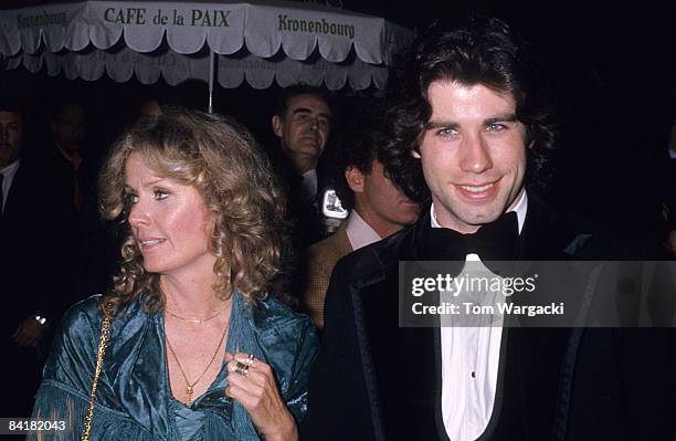 John Travolta Accepts Emmy For Diana Hyland 103 Diana Hyland Stock Photos, High-Res Pictures, and Images - Getty Images