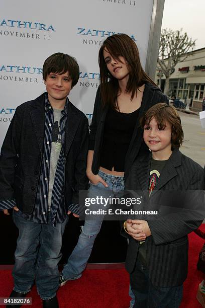 Josh Hutcherson, Kristen Stewart and Jonah Bobo