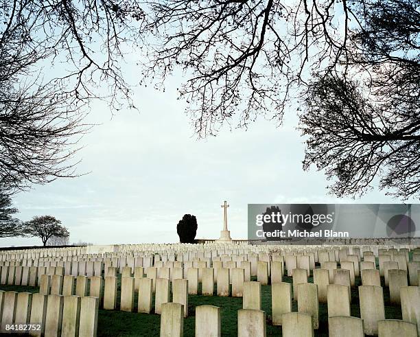 war cemetery, the somme, france - cristianismo imagens e fotografias de stock