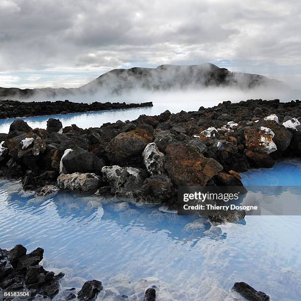 blue lagoon, svartensgi - blue lagoon ijsland stockfoto's en -beelden