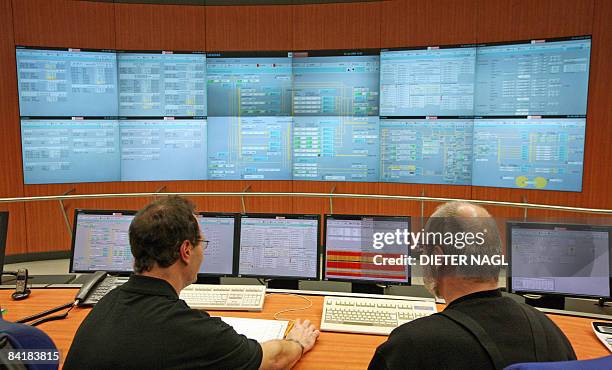 Oil And Gas Control Room Photos and Premium High Res Pictures - Getty ...