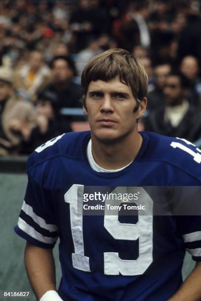 Wide receiver Lance Rentzel of the Dallas Cowboys warms up prior to during a game in November, 1969.