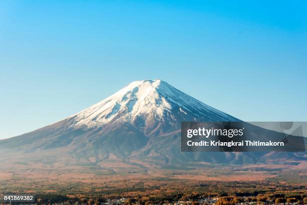 view of mount fuji in japan. - shizuoka prefecture stock-fotos und bilder