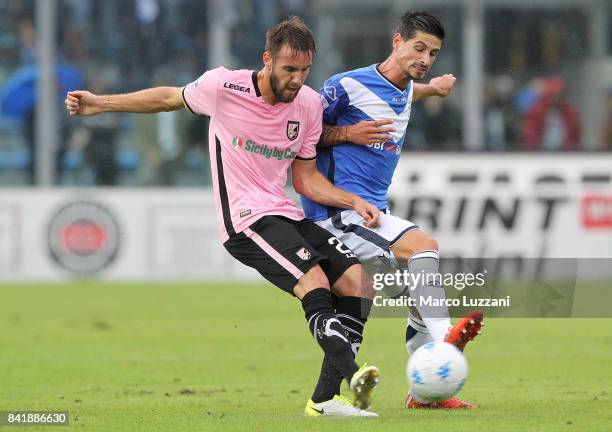 Przemyslaw Szyminski of US Citta di Palermo competes for the ball with Enzo Di Santantonio of Brescia Calcio during the Serie B between Brescia...