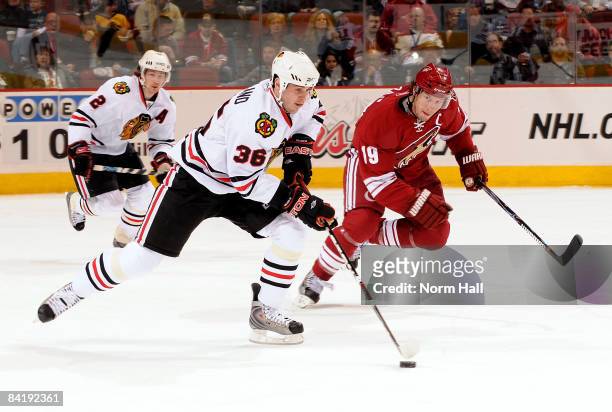 Dave Bolland of the Chicago Blackhawks skates up ice with the puck while being chased by Shane Doan of the Phoenix Coyotes on January 6, 2009 at...