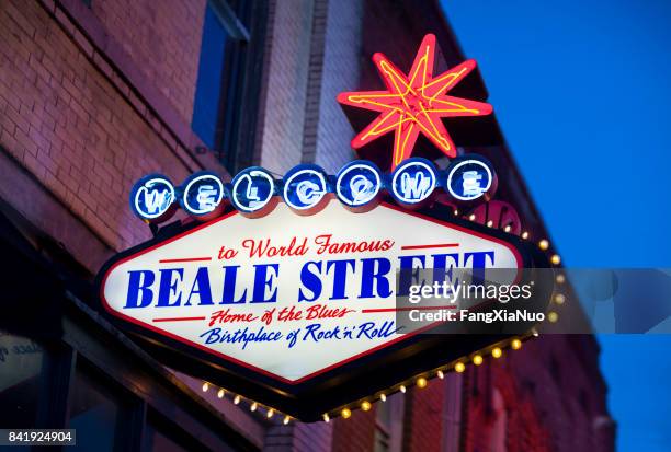 welcome sign on beale street, memphis, tn - beale street stock pictures, royalty-free photos & images