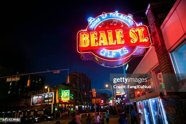 beale street sign, memphis, tn - concert merchandise stock pictures, royalty-free photos & images