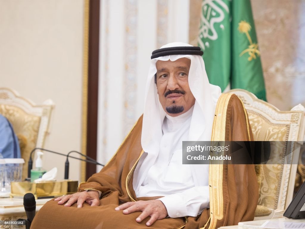 King Salman greets pilgrims of outstanding names of Islamic nation on Eid Al-Adha