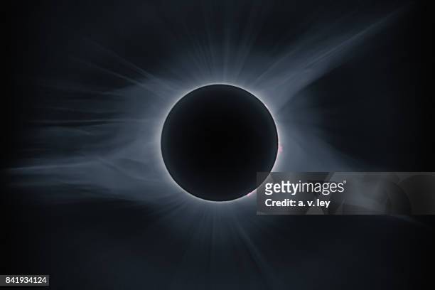 corona of the total solar eclipse of august 21, 2017 - totale finsternis stock-fotos und bilder