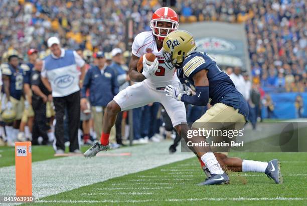 Alvin Bailey of the Youngstown State Penguins runs up field for a 18 yard reception in the third quarter during the game against the Pittsburgh...