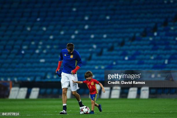 Gerard Pique of Spain plays with his son Milan Pique after the FIFA 2018 World Cup Qualifier between Spain and Italy at Estadio Santiago Bernabeu on...
