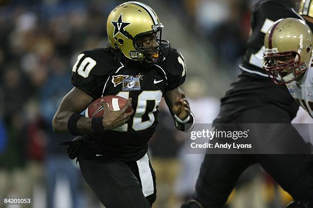 Larry Smith of the Vanderbilt Commodores carries the ball against the Boston College Eagles during the Gaylord Hotels Music City Bowl at LP Field on...