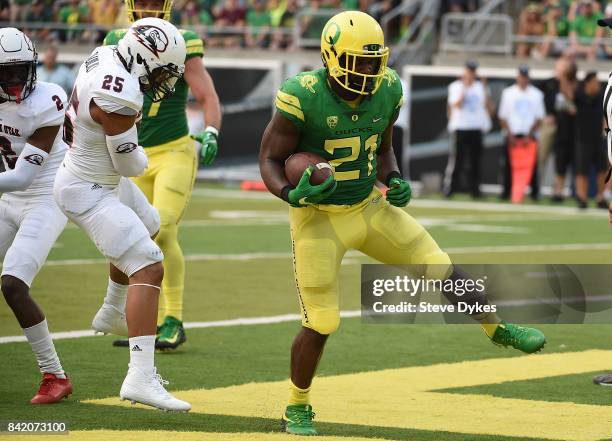 Running back Royce Freeman of the Oregon Ducks scores a touchdown in the second quarter of the game against the Southern Utah Thunderbirds at Autzen...