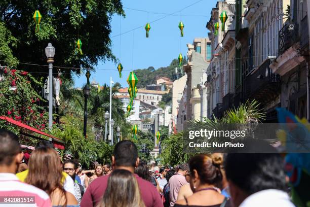 Hundreds of collectors of antiques, artisans and artists exhibit their products in tents along Rua do Lavradio, one of the oldest streets in the...