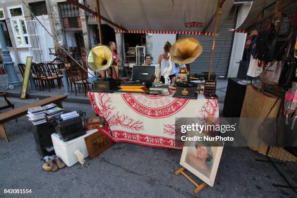 Hundreds of collectors of antiques, artisans and artists exhibit their products in tents along Rua do Lavradio, one of the oldest streets in the...