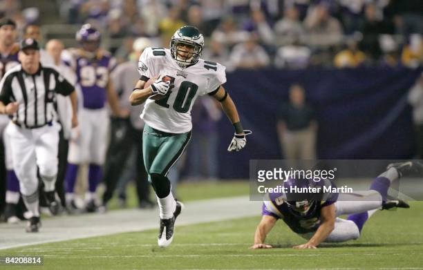 Wide receiver DeSean Jackson of the Philadelphia Eagles returns a punt as punter Chris Kluwe of the Minnesota Vikings pursues during the NFC Wild...