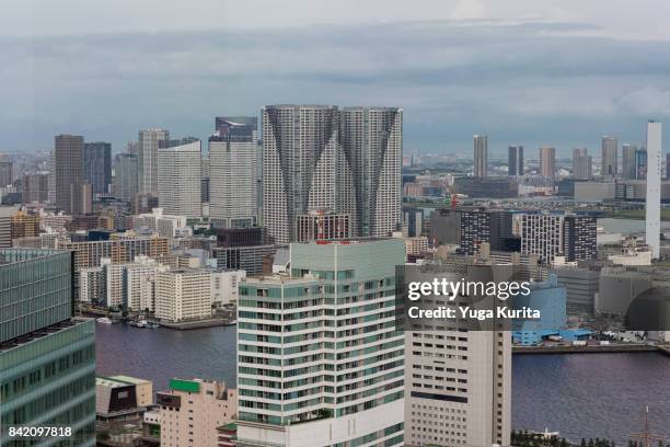 tokyo skyline - tokyo world trade center photos et images de collection