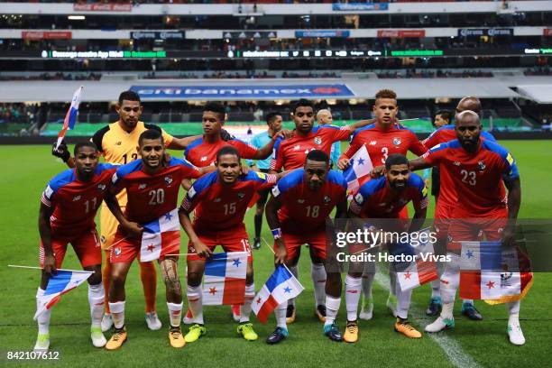 Players of Panama pose prior the match between Mexico and Panama as part of the FIFA 2018 World Cup Qualifiers at Estadio Azteca on September 1, 2017...