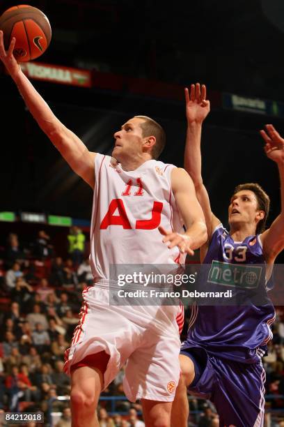 Richard Mason Rocca, #12 of AJ Milano competes with Marko Tomas, #33 of Real Madrid during the Euroleague Basketball Game 9 match between Armani...