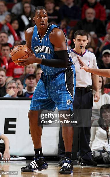 Dwight Howard of the Orlando Magic moves the ball during the game against the Chicago Bulls at the United Center on December 31, 2008 in Chicago,...