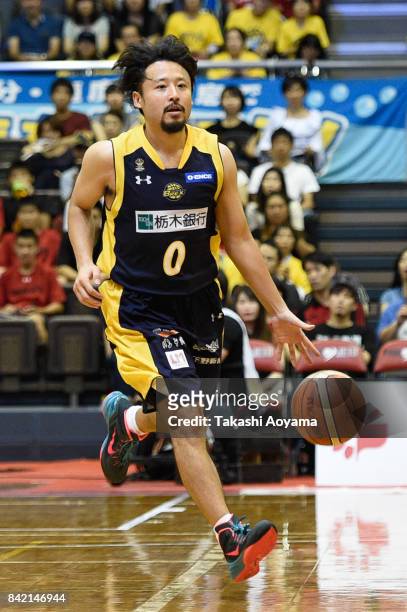 Yuta Tabuse of the Tochigi Brex drives to the basket during the B.League Kanto Early Cup 3rd place match between Kawasaki Brave Thunders and Tochigi...