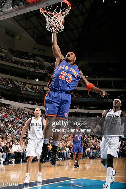 Quentin Richardson of the New York Knicks goes in for the dunk against the Dallas Mavericks on January 8, 2009 at the American Airlines Center in...