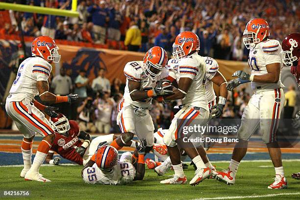 Major Wright of the Florida Gators intercepts a pass in the second quarter against the Oklahoma Sooners during the FedEx BCS National Championship...