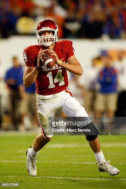 Sam Bradford of the Oklahoma Sooners look to pass against the Florida Gators during the FedEx BCS National Championship game at Dolphin Stadium on...