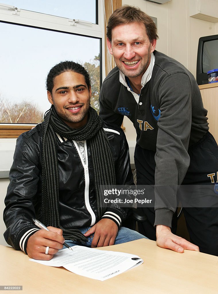 GBR: Glen Johnson Signs New Portsmouth FC Contract