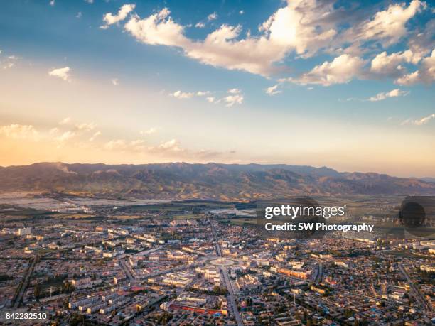 tekes town in xinjiang province - bagua fotografías e imágenes de stock