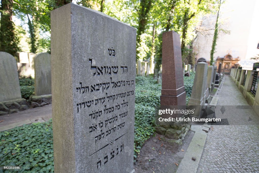 Jewish cementery Prenzlauer Berg in Berlin.