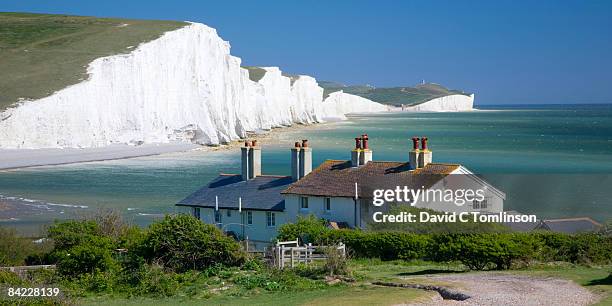 view to the seven sisters, cuckmere haven, england - david cliff stock pictures, royalty-free photos & images