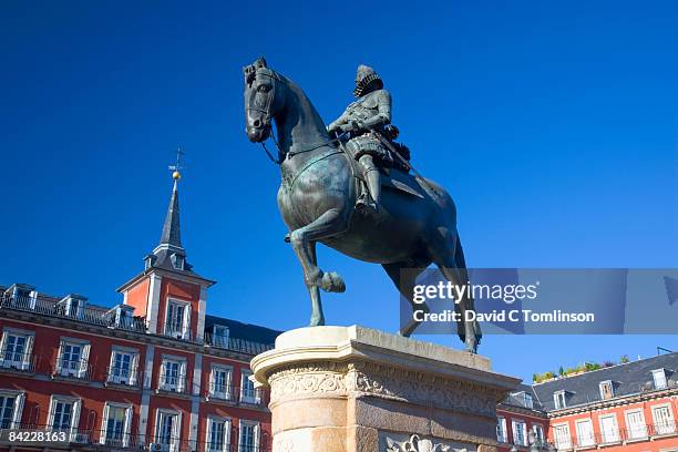 statue of philip iii in plaza mayor, madrid, spain - statue of philip iii stockfoto's en -beelden