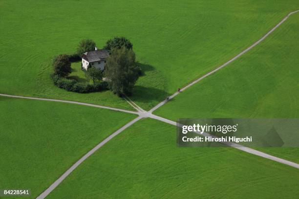 crossroads - house remote location stock pictures, royalty-free photos & images