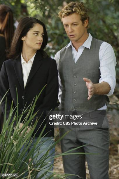 "Seeing Red" -- Patrick Jane and Teresa Lisbon confer at the crime scene on the season's rated show, THE MENTALIST, scheduled to air Tuesday November...