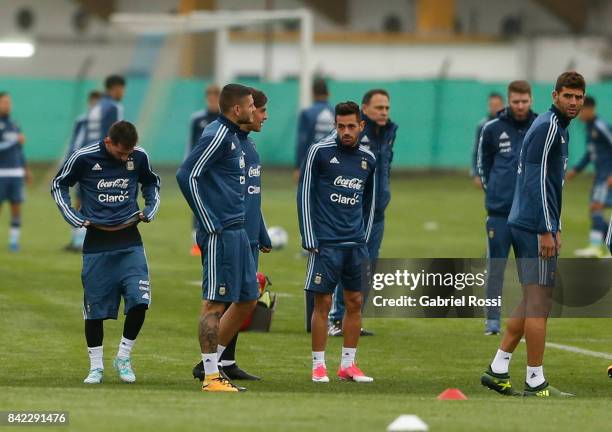 Players of Argentina warm up during a training session at 'Julio Humberto Grondona' training camp on September 03, 2017 in Ezeiza, Argentina.