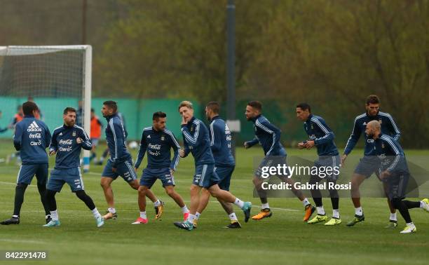 Players of Argentina warm up during a training session at 'Julio Humberto Grondona' training camp on September 03, 2017 in Ezeiza, Argentina.