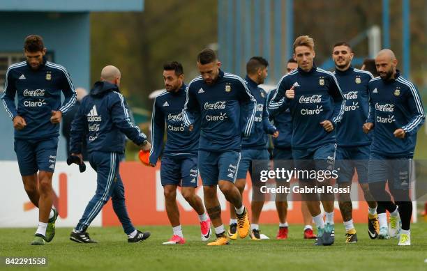 Players of Argentina warm up during a training session at 'Julio Humberto Grondona' training camp on September 03, 2017 in Ezeiza, Argentina.