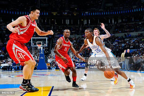 Kevin Durant of the Oklahoma City Thunder goes to the basket against Yao Ming and Von Wafer of the Houston Rockets at the Ford Center on January 9,...